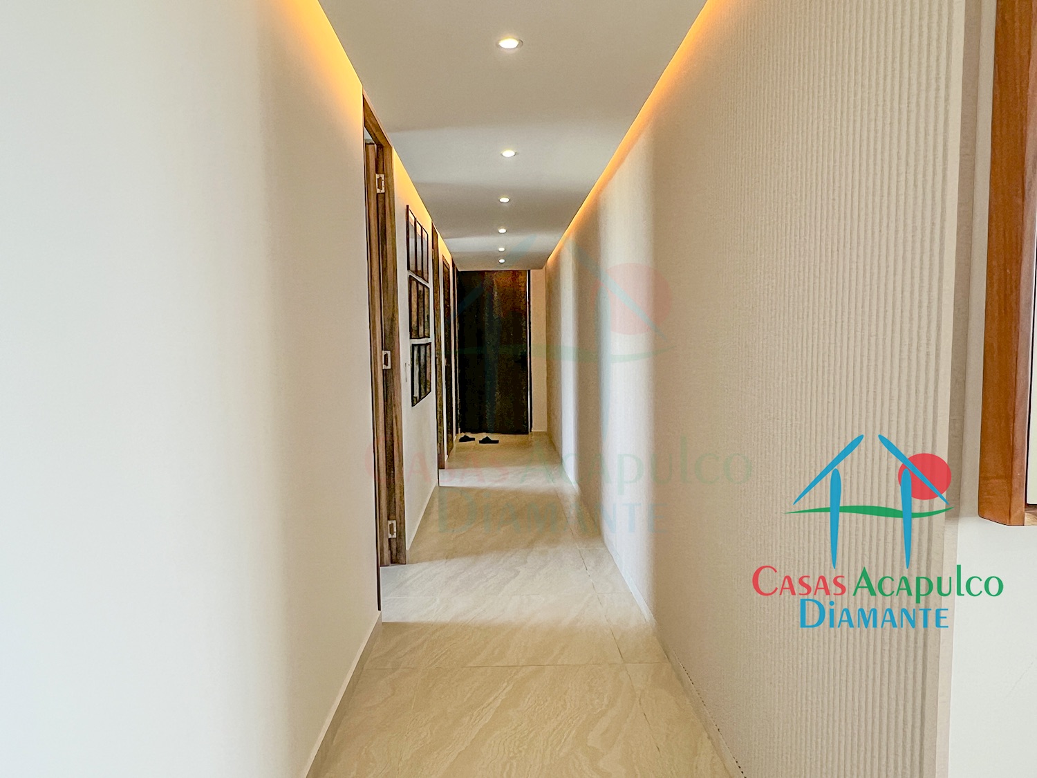 La Isla Emerald M8 - Pasillo 2 La Isla Emerald M8 - Pasillo 2